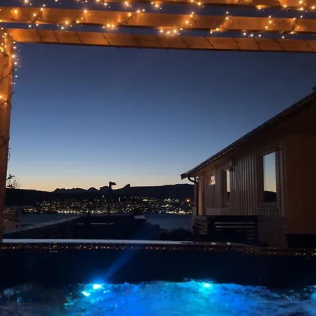 Arctic With Outdoor Jacuzzi Апартаменты