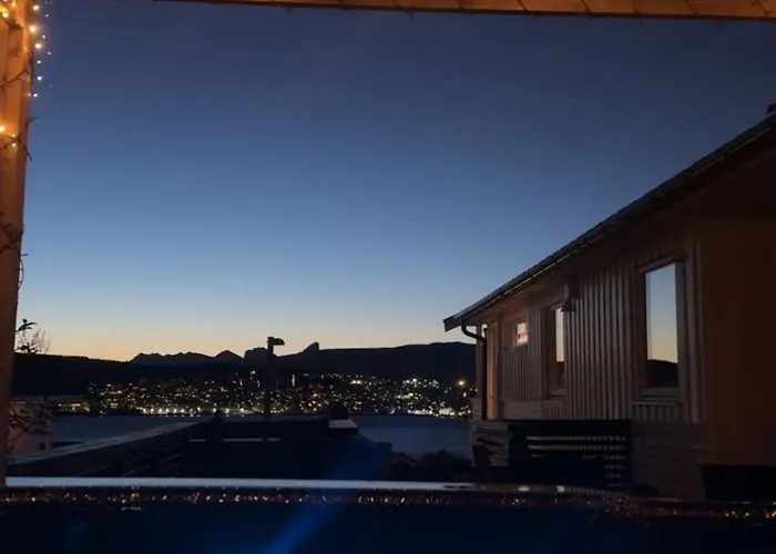 Arctic With Outdoor Jacuzzi Apartamento